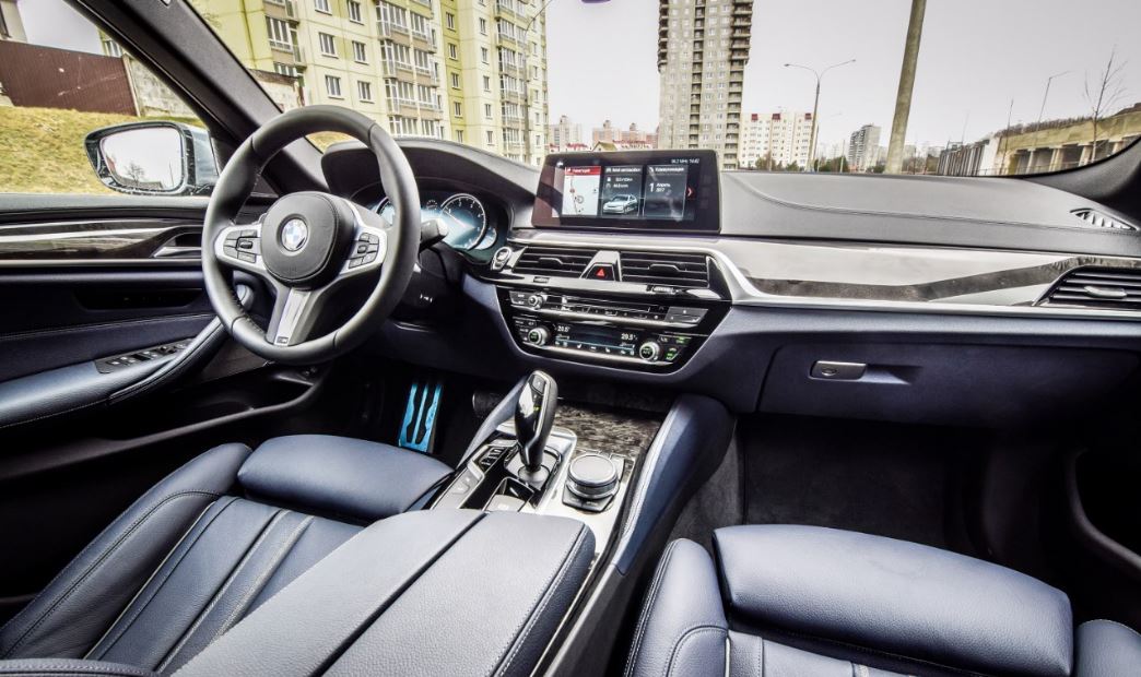 alt="interior del nuevo BMW Serie 5"