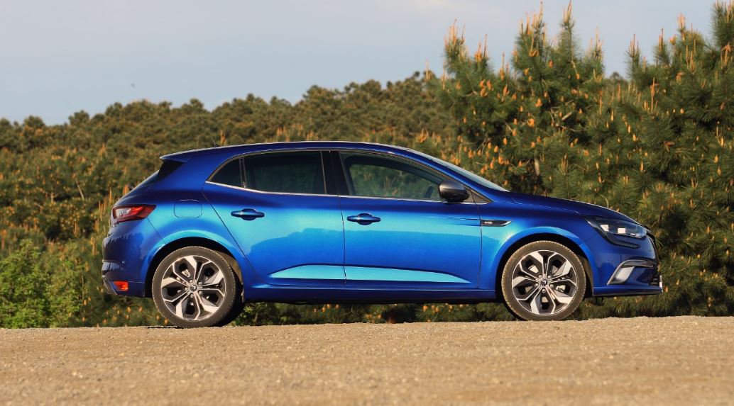 alt="Silueta del nuevo renault Megane"