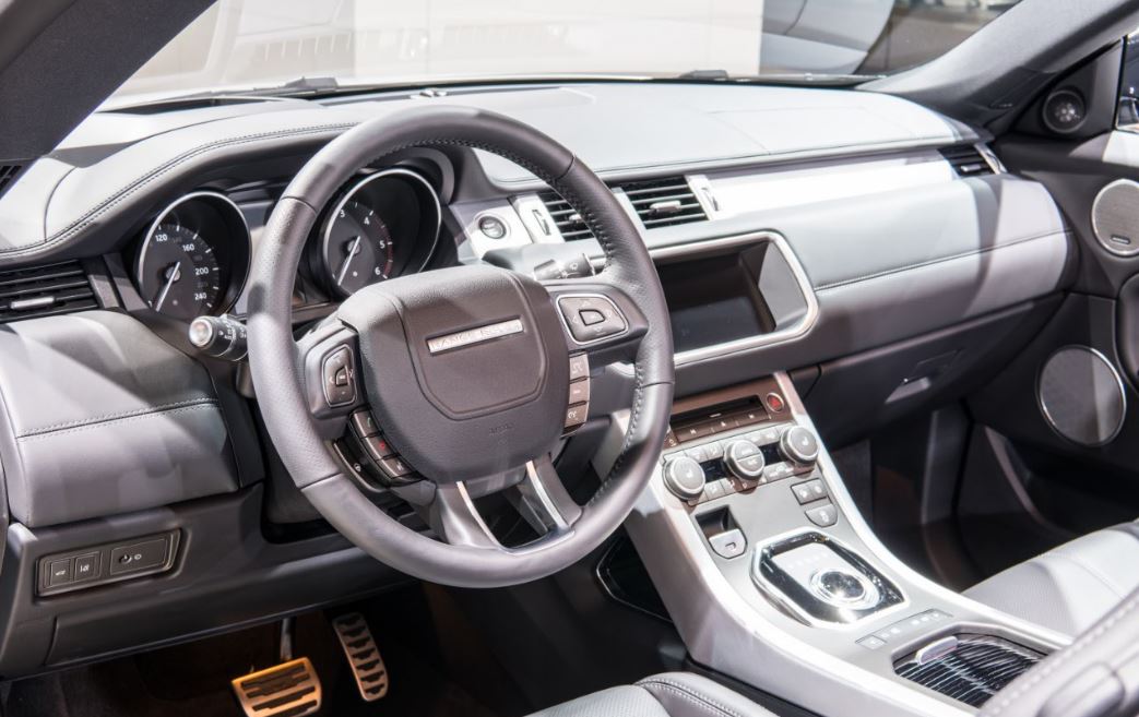 alt=Range Rover Evoque interior"