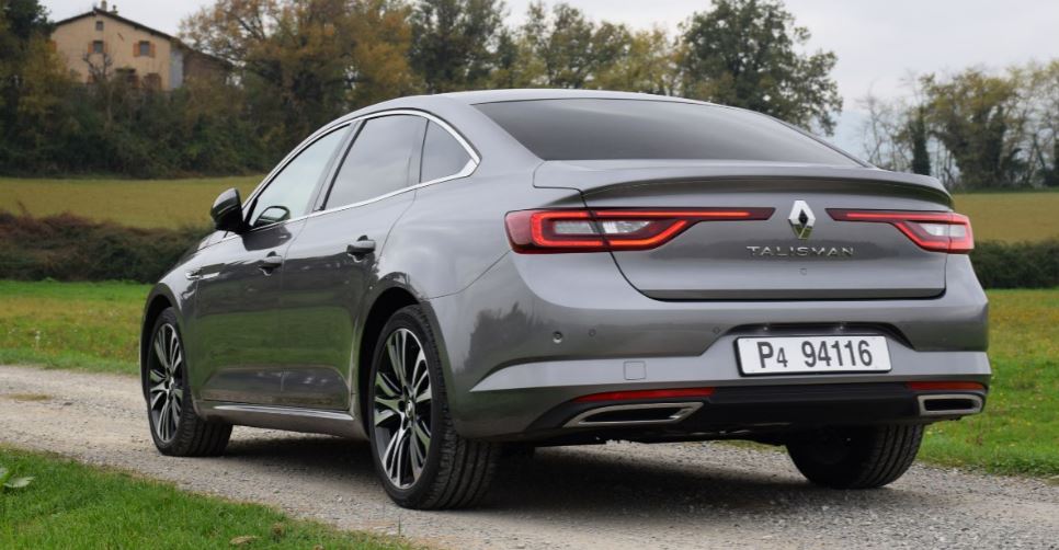 Acabado elegante para la parte trasera del Renault Talisman, berlina clase media francesa calidad precio