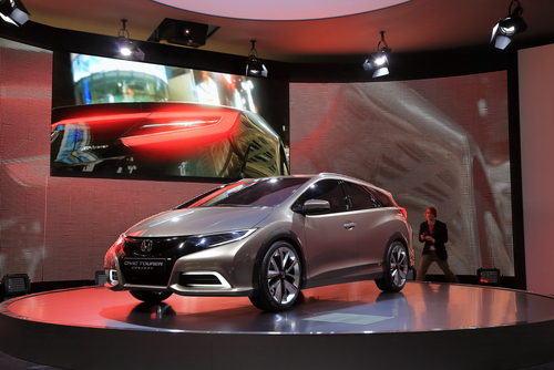 Familiar Honda Civic Tourer 2018: lateral