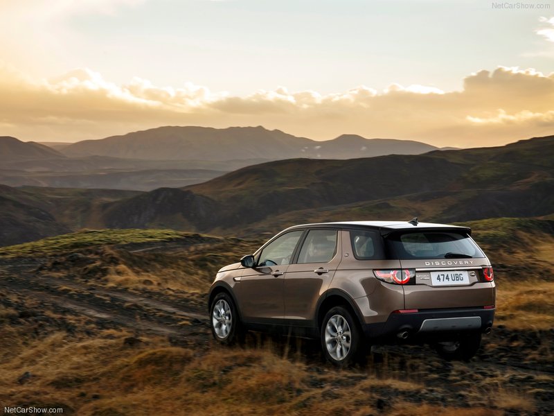 Land Rover Discovery Sport: trasera