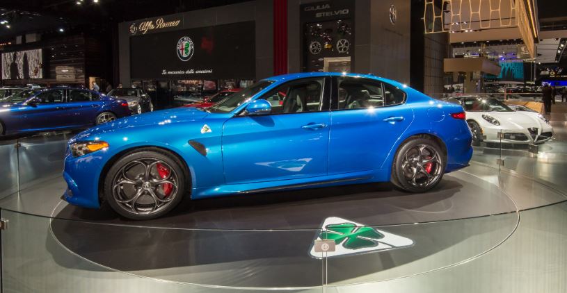 alt="Alfa Romeo Giulia Quatrofoglio verde"