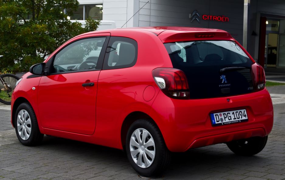 alt="parte trasera del Peugeot 108"