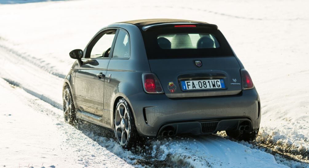 alt="El utilitario de Abarth, el 595 es todo un deportivo"