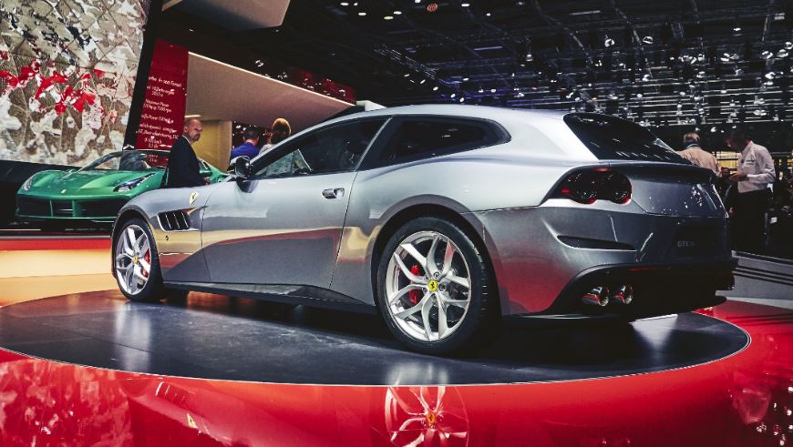 alt="Ferrari GTC4Lusso"