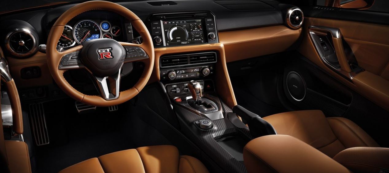 interior del nuevo Nissan GT-R 2017