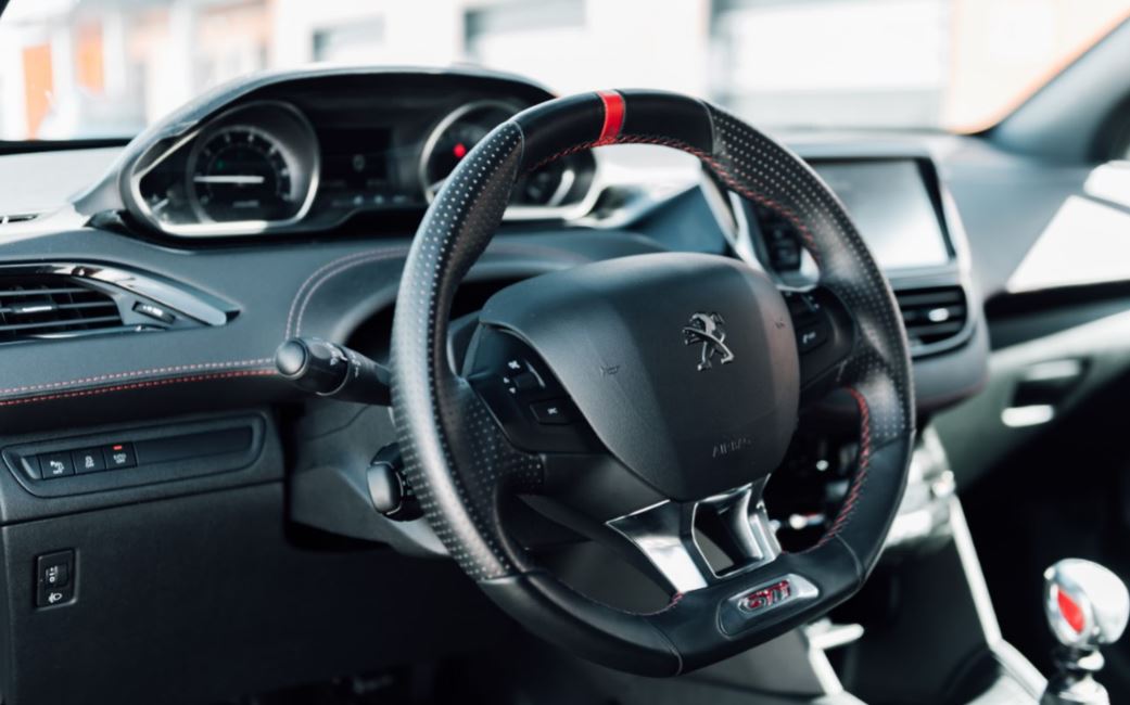 Visión interior del Peugeot 208 GTi