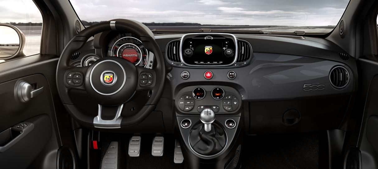 Imagen interior del Abarth 500 competizione turismo pista utilitario deportivo