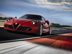 Alfa Romeo 4C, liviano, veloz e italiano