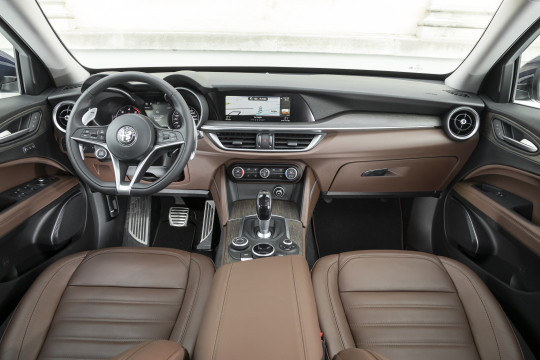 Alfa Romeo Stelvio: interior