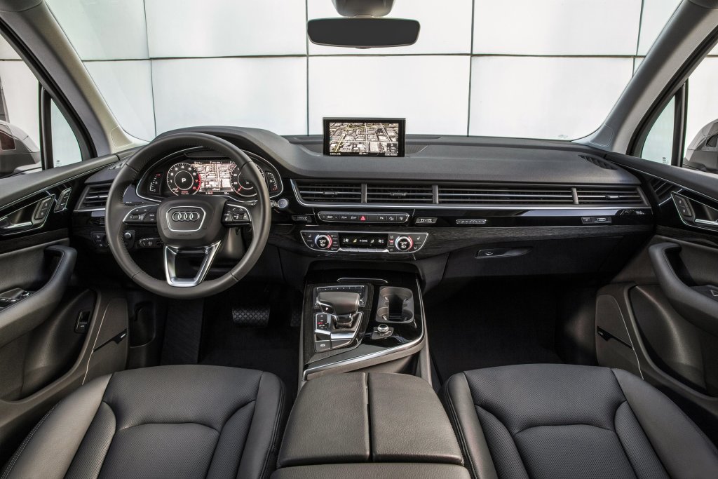 Audi Q7: interior