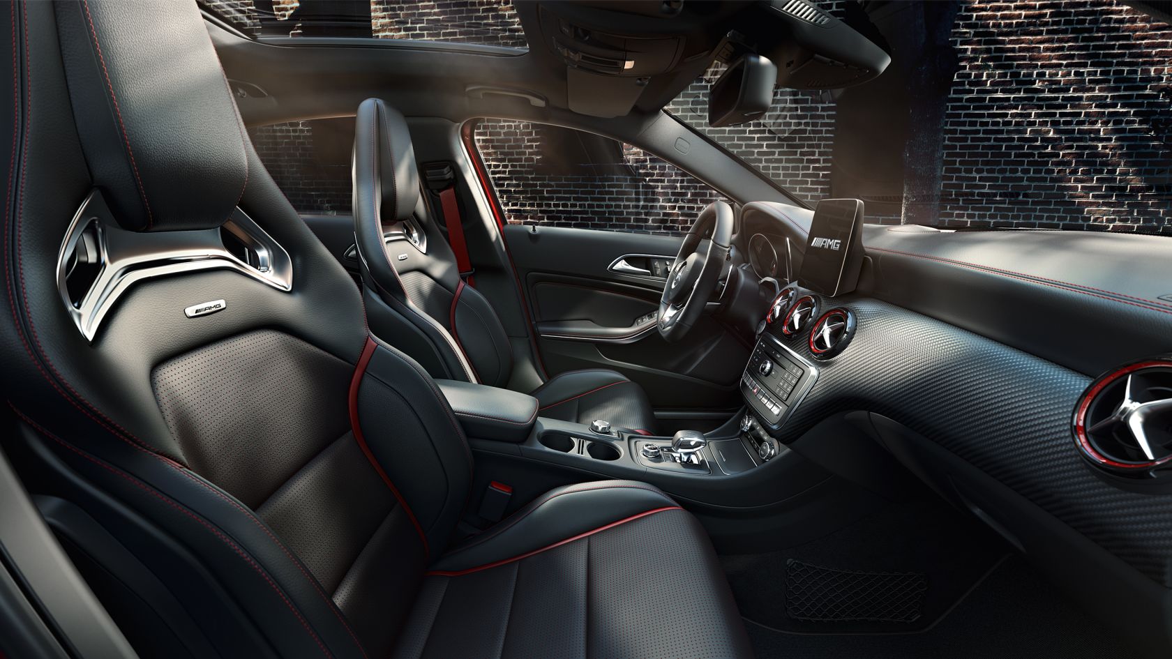 Compacto Mercedes AMG A45: interior