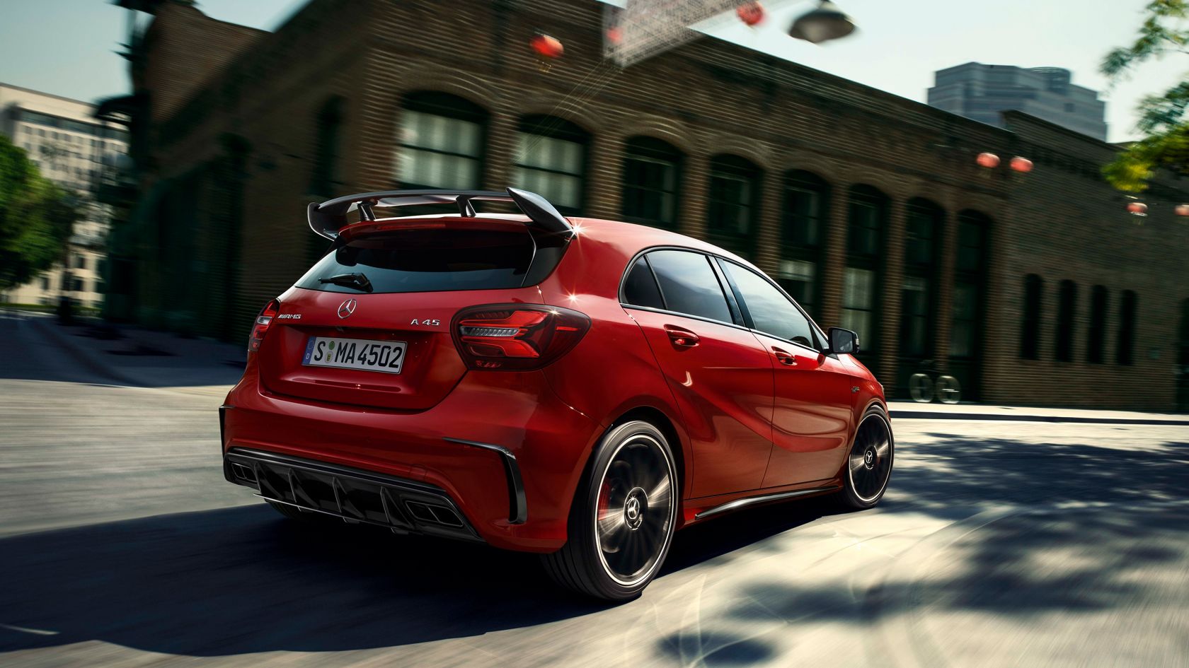 Compacto Mercedes AMG A45: trasera