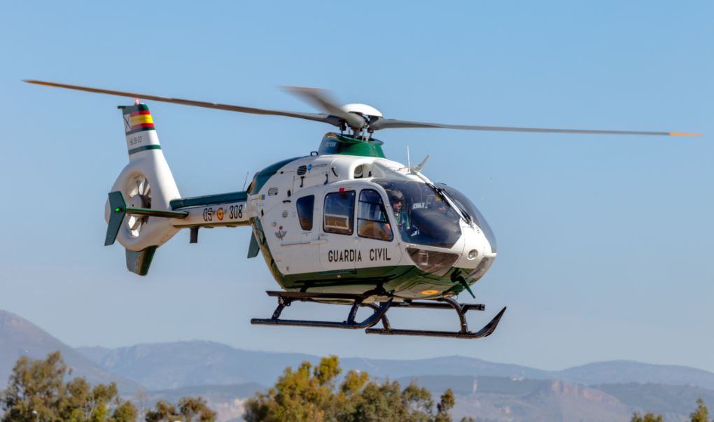 Guardia Civil en helicóptero
