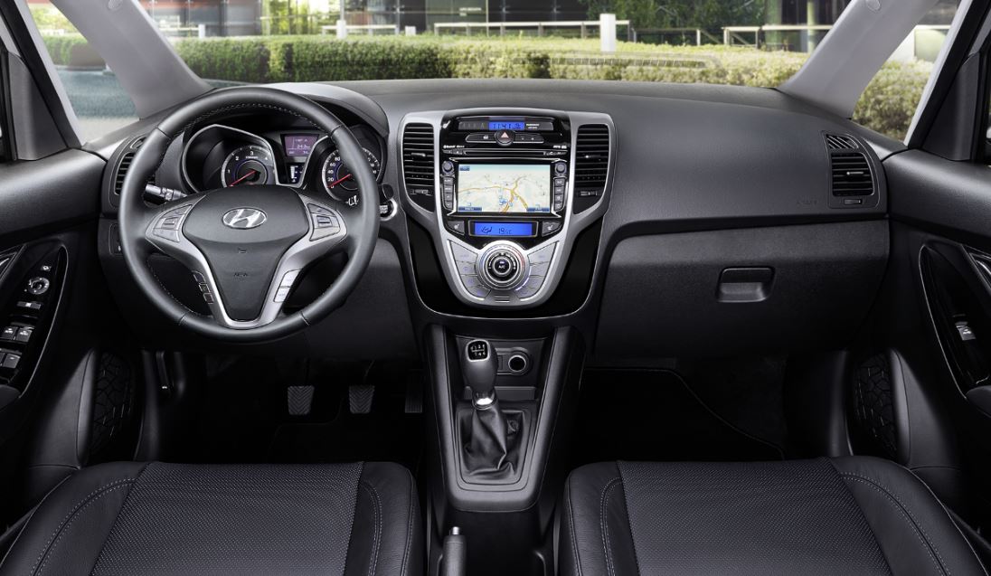 Hyundai ix20 2017 2018 pequeño monovolumen coche ciudad interior