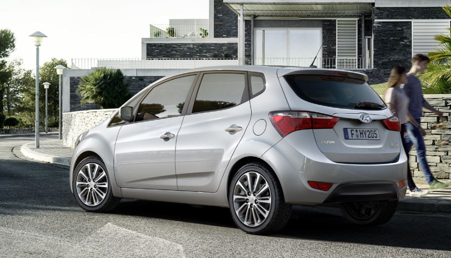 Hyundai ix20 2017 pequeño monovolumen ciudad coche