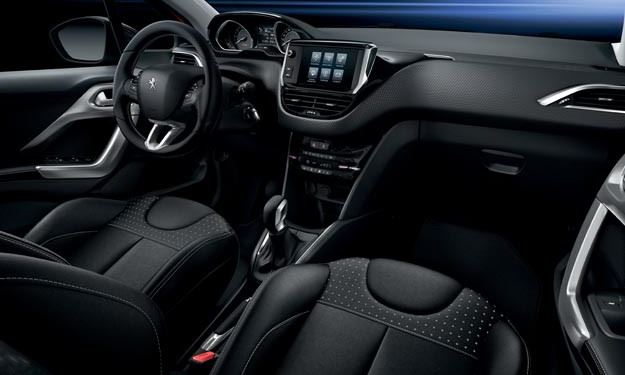 Interior del Peugeot 208.