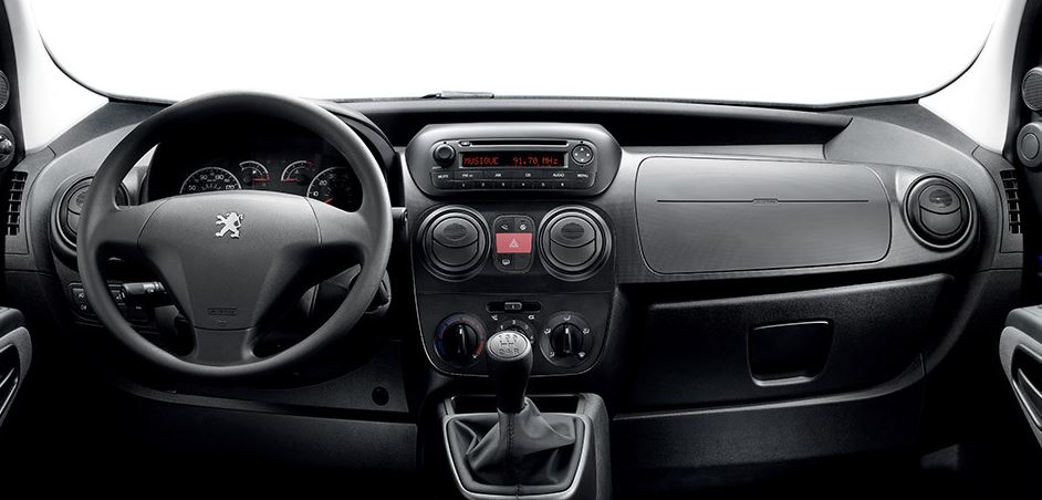 Interior del Peugeot Bipper Tepee.