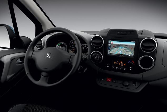 Interior del Peugeot Partner Tepee Electric.