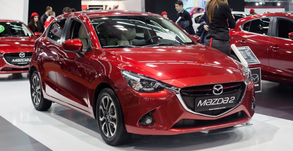 Imagen frontal del morro del nuevo Mazda 2
