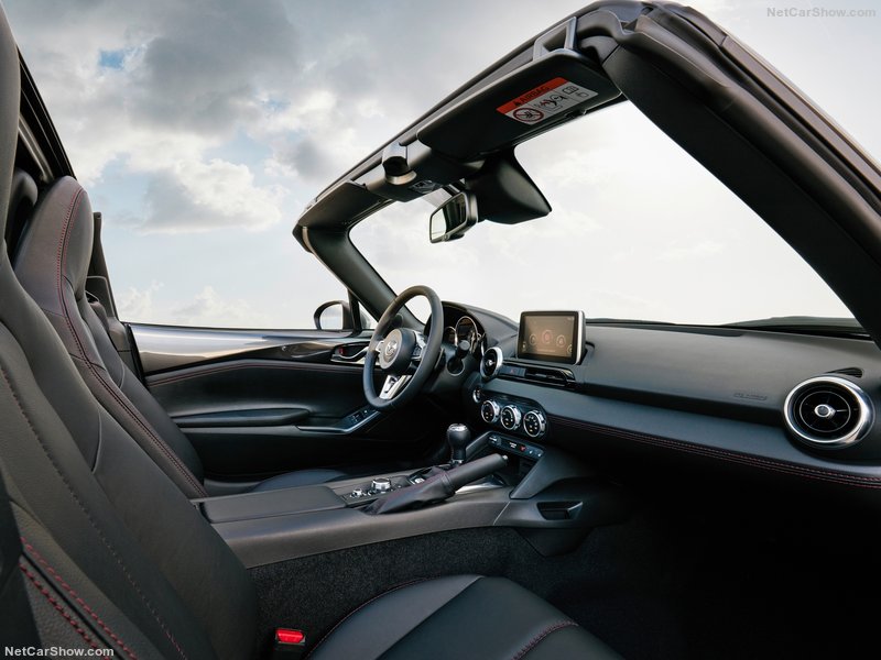 Mazda MX-5 RF: habitáculo