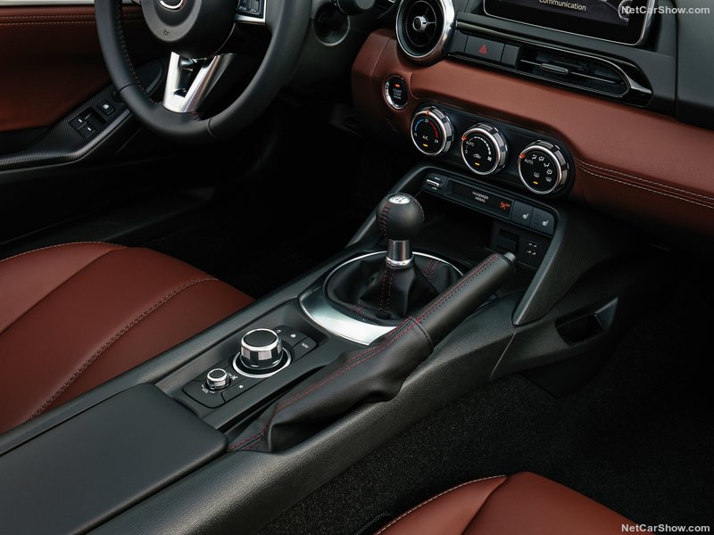 Mazda MX-5 RF: interior
