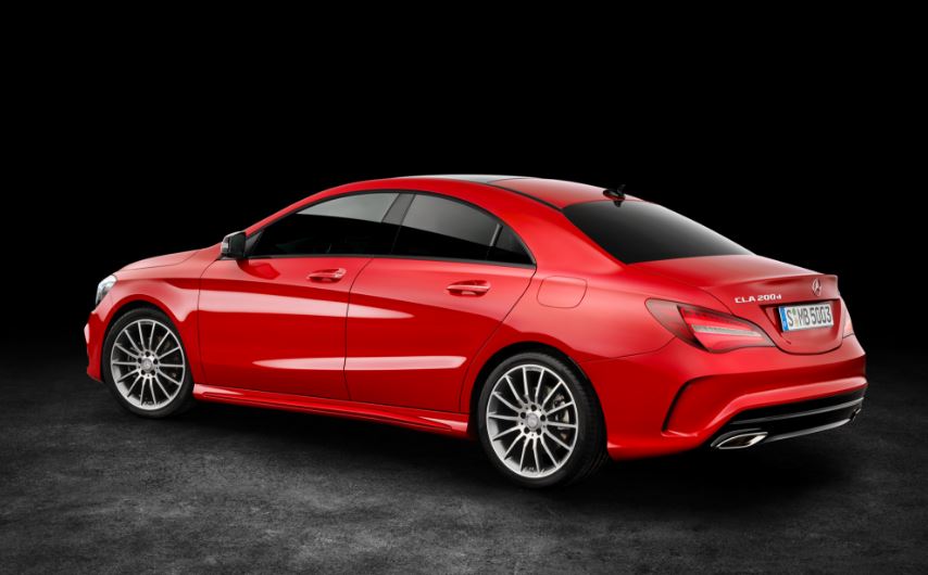 Mercedes CLA por la parte trasera.