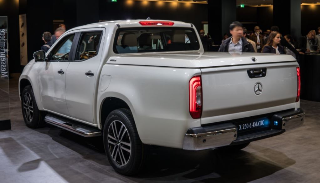 parte trasera del Mercedes Clase X