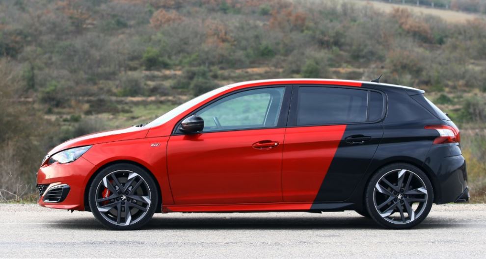Vista lateral del Peugeot 308 GTi