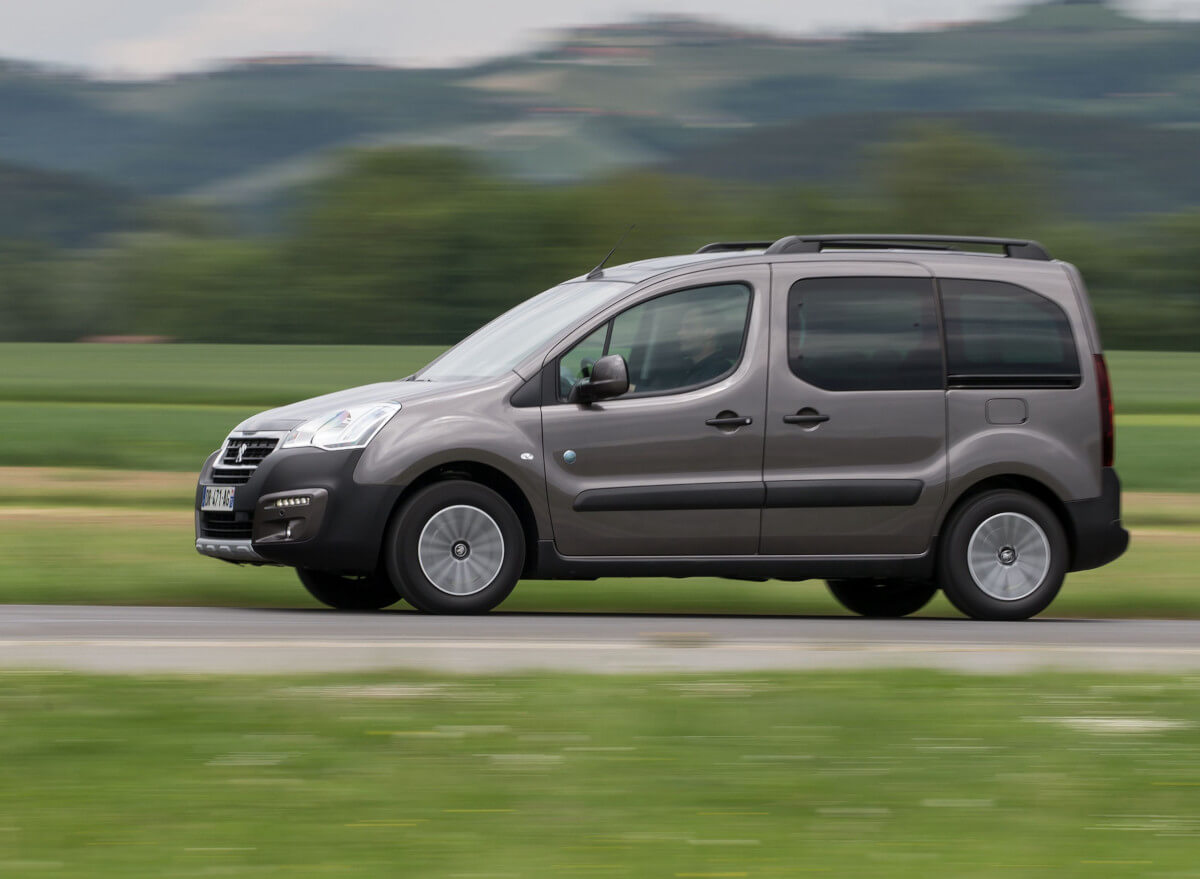 lateral peugeot partner tepee año 2016