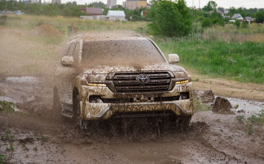 Toyota Land Cruiser: barro