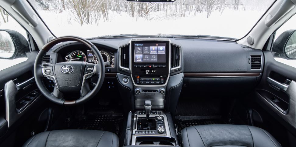 Toyota Land Cruiser: interior