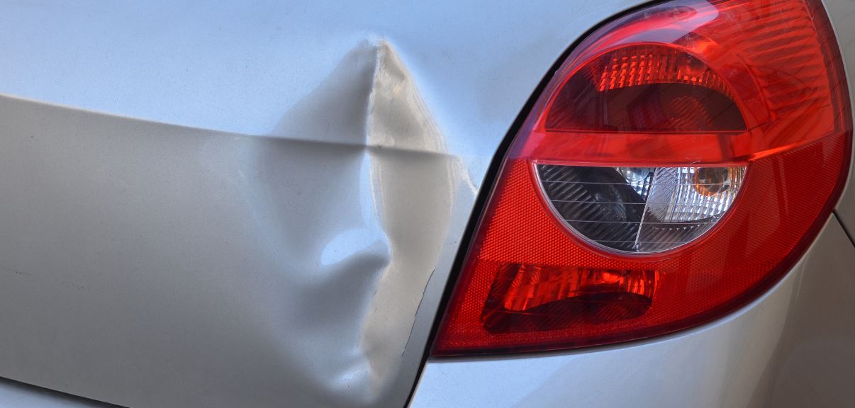 como reparar una abolladura en un coche consejos