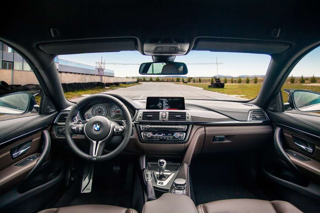 BMW M4: interior