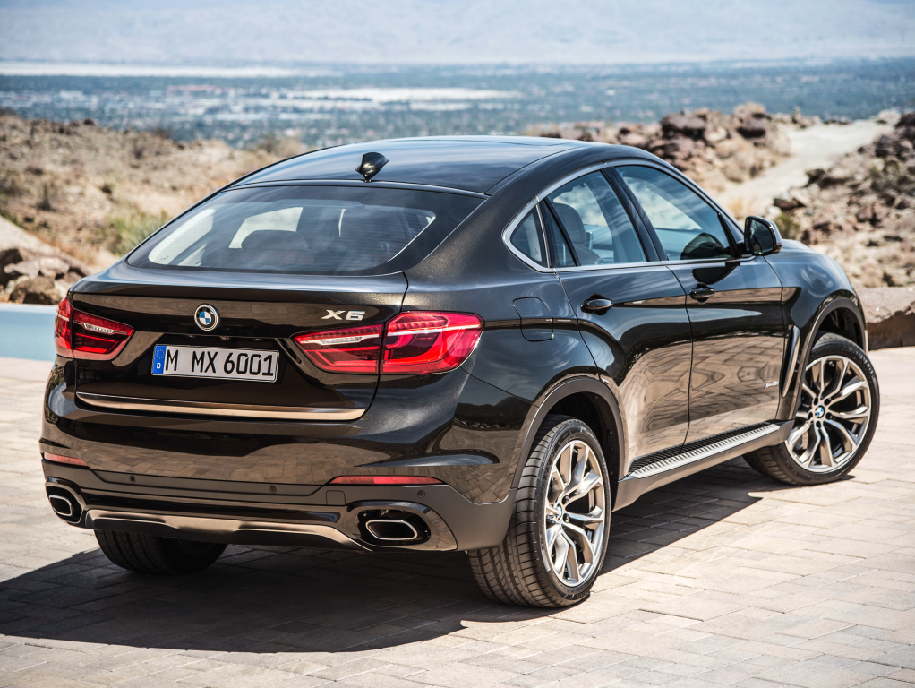 BMW X6: trasera