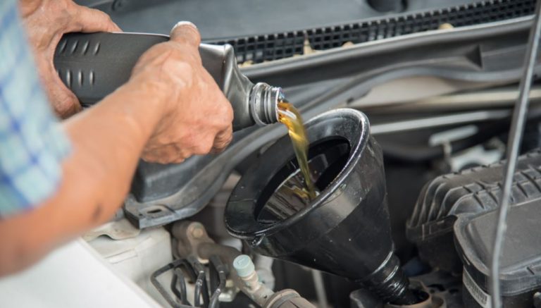 Cambiar el aceite de tu coche, una tarea sencilla