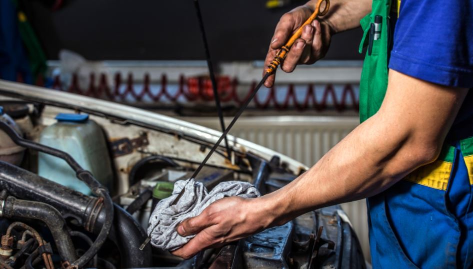 cambiar el aceite a tu coche es sencillo motor cuidados