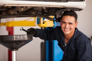 ¿Llevar al coche al servicio técnico de la marca o a otro taller?