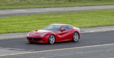 Ferrari F12 coche deportivo lujo