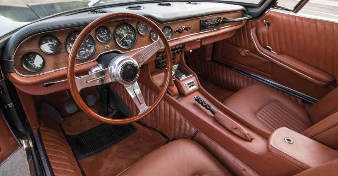 Interior del coche iso Grifo muscle car clásico
