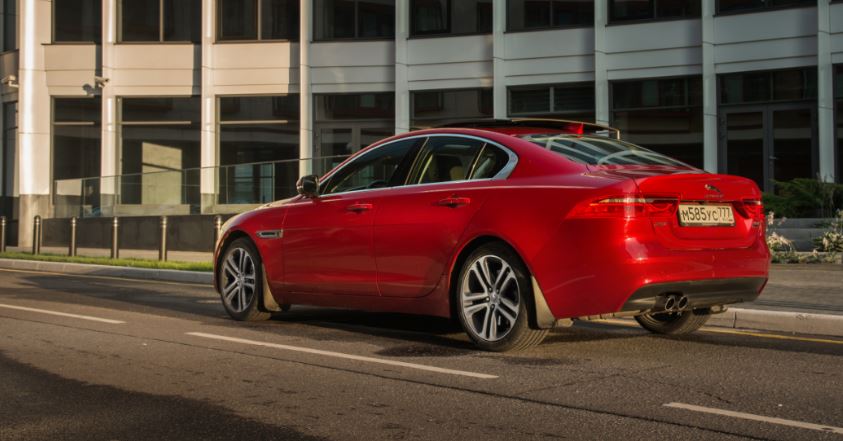 Jaguar XE berlina clásica