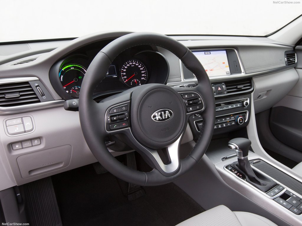 Kia Optima Plug In Hybrid 2017: interior