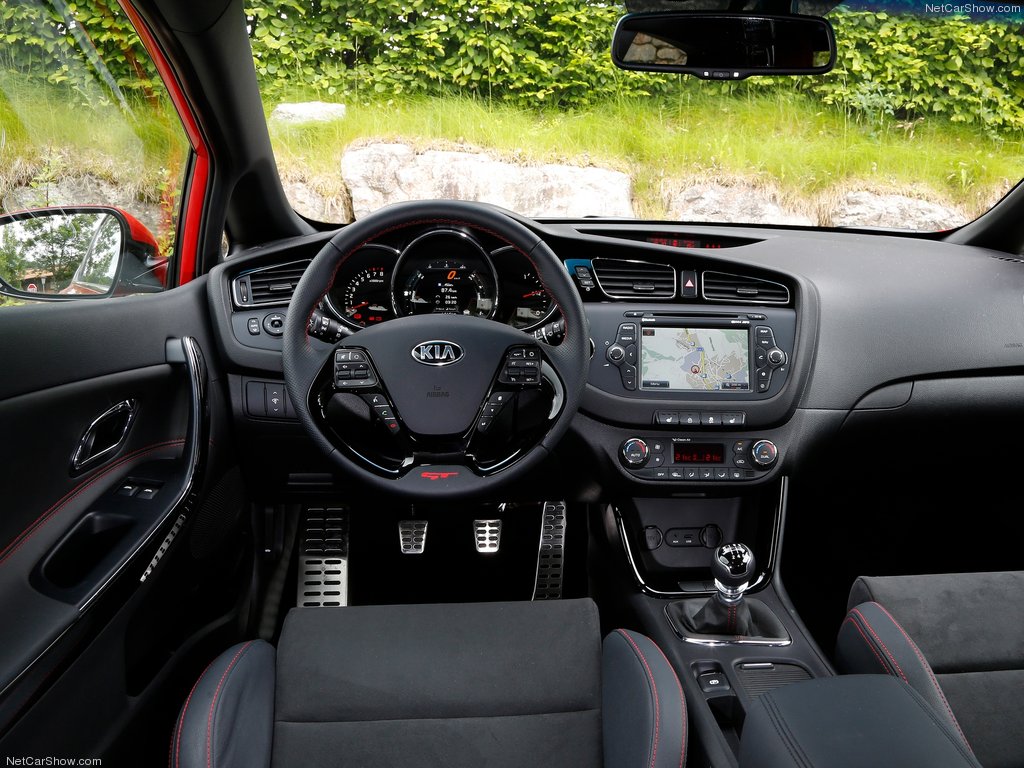 Kia Pro_cee'd GT: interior