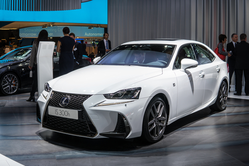 Lexus IS: otro híbrido renovado y más dinámico