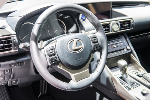 Lexus IS 300h: interior