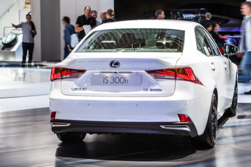 Lexus IS 300h: trasera