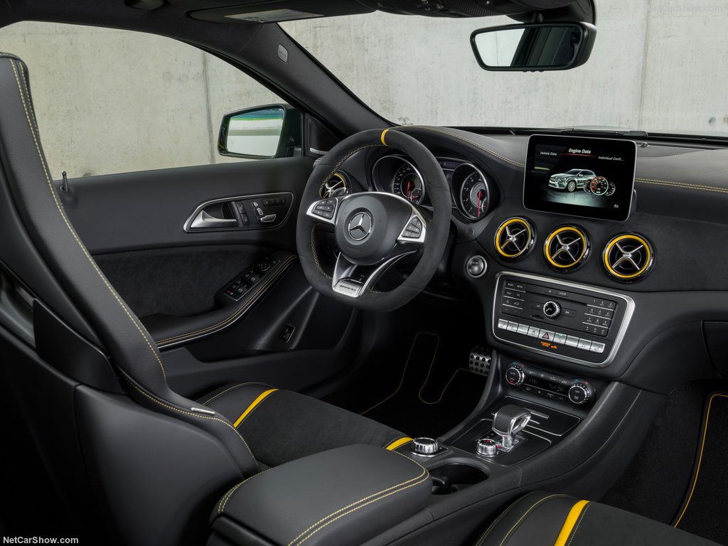 Mercedes-AMG GLA 45: interior