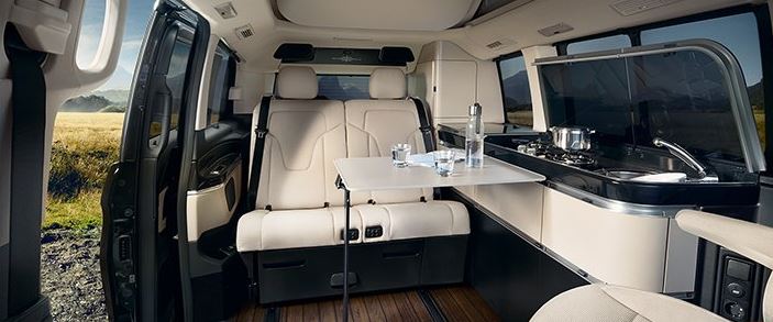 Imagen del interior de la caravana de mercedes clase v marco polo