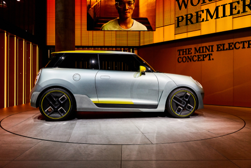 MINI Electric: lateral